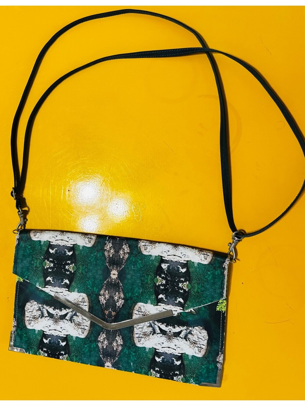 Green Kaleidoscope Canvas Crossbody Bag Envelope V Metal Clutch Purse